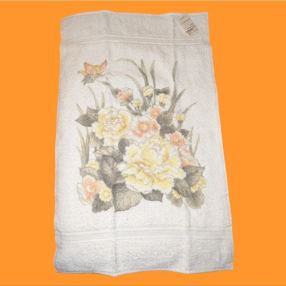 Vintage Canon white towel set with floral and‎ butterfly print